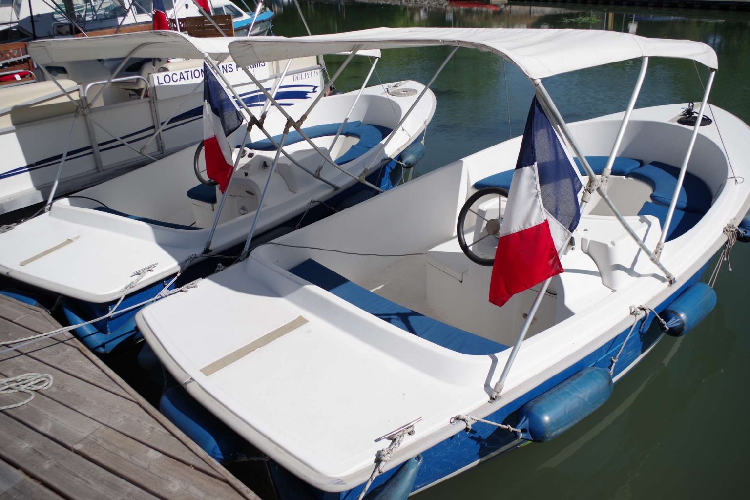 LES « PONT DES SABLES » bateaux électriques sans permis Emeraude Location
