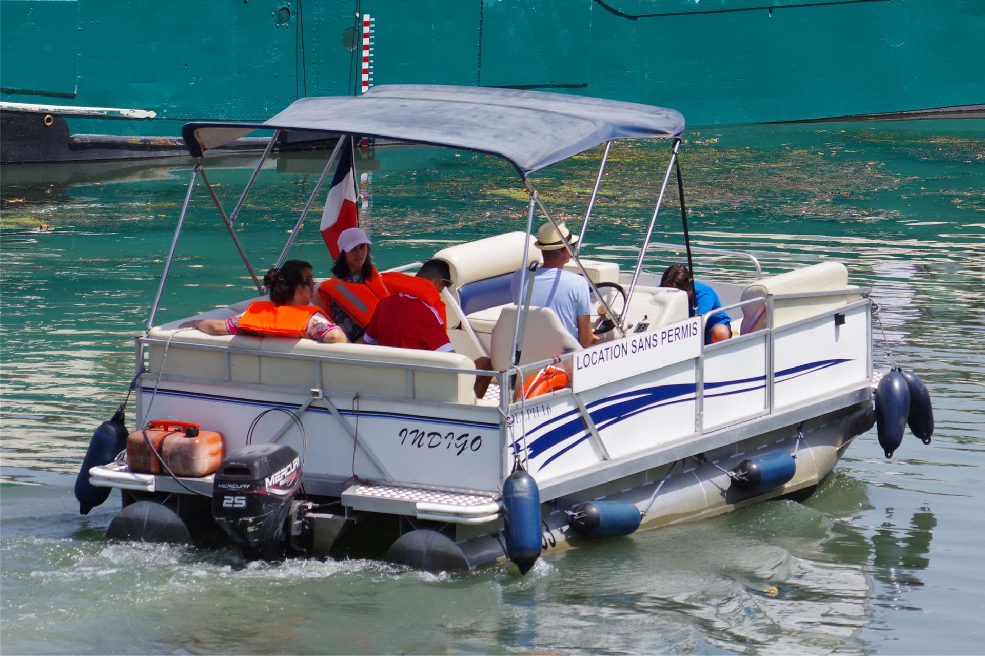 LOUEZ UN BATEAU SANS PERMIS FOURQUES SUR GARONNE